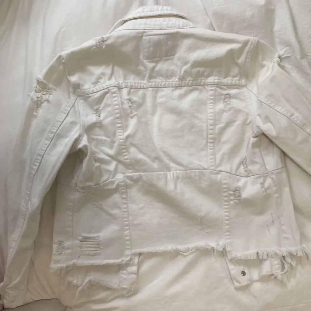 Blank NYC white ripped jean jacket - Picture 6 of 7